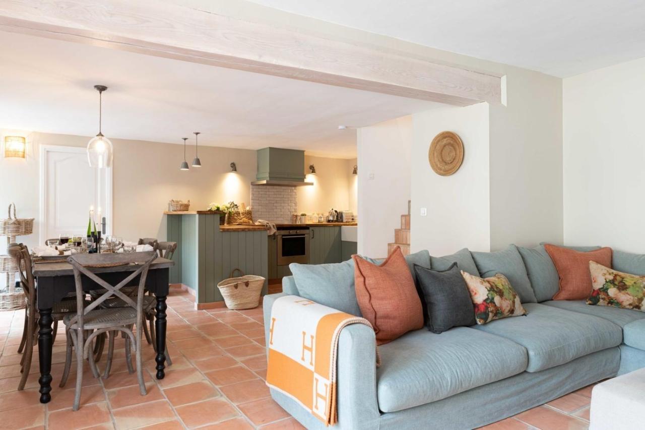 Pretty Historical Village House Grimaud Esterno foto